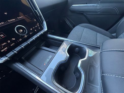 Used 2025 GMC Acadia Elevation image 22