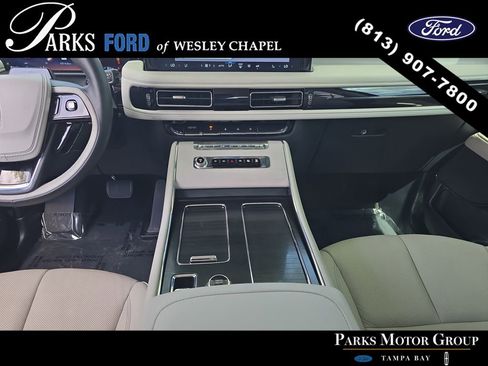 Used 2025 Lincoln Aviator Reserve AWD/4WD image 13
