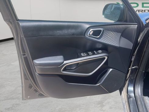 Used 2023 Kia Soul S FWD image 13
