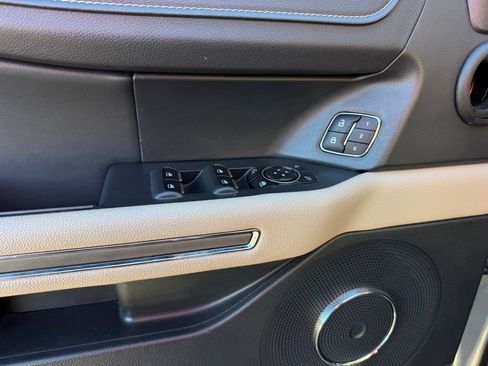 Used 2024 Ford Expedition XLT image 15