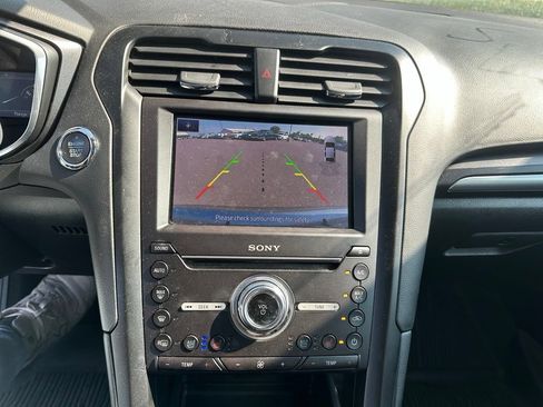 Used 2020 Ford Fusion Energi Titanium FWD image 18