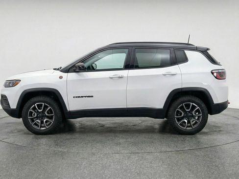 Used 2025 Jeep Compass Trailhawk AWD/4WD image 5