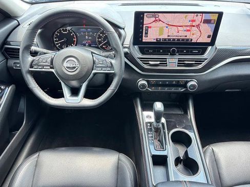 Used 2024 Nissan Altima 2.5 SR w/ SR Premium Package FWD image 18