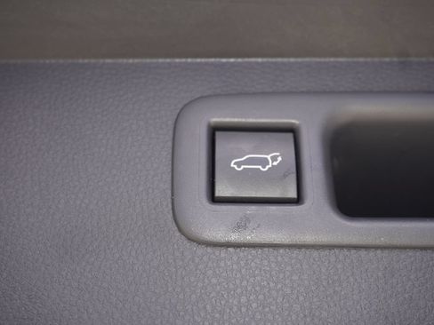 Used 2023 Toyota Highlander LE FWD image 10