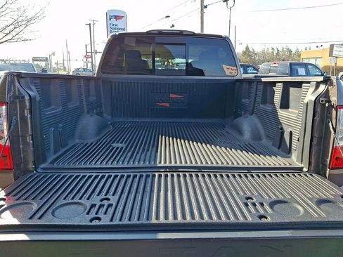 Used 2017 Nissan Titan SV image 30