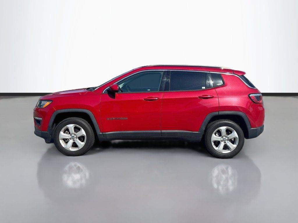 Used 2019 Jeep Compass Latitude w/ Cold Weather Group AWD/4WD image 6