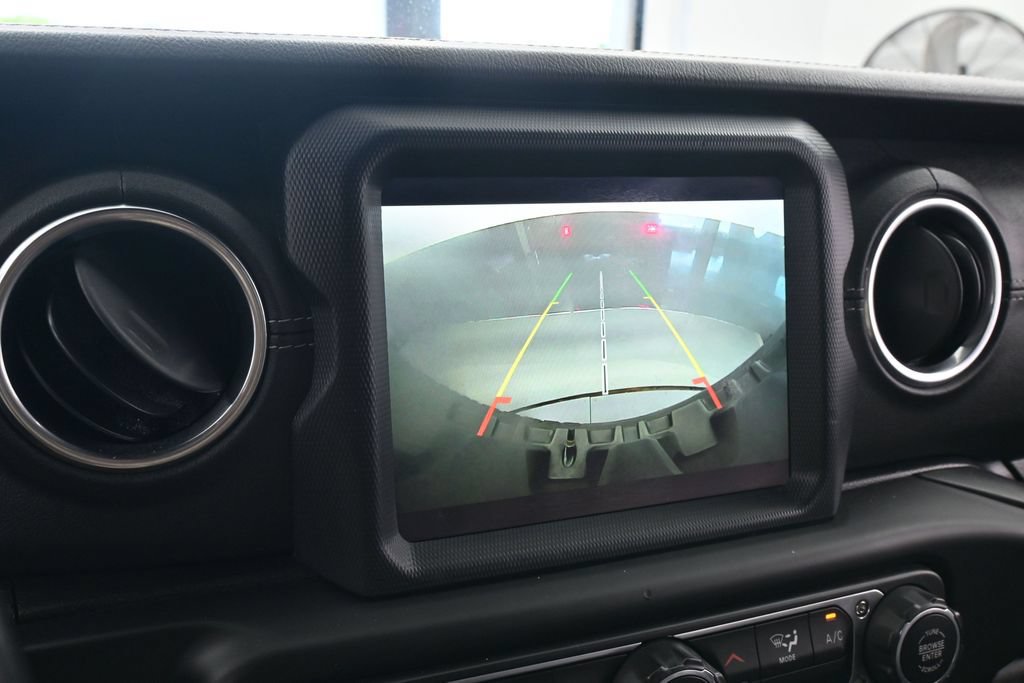 Used 2018 Jeep Wrangler Unlimited Sahara AWD/4WD image 18