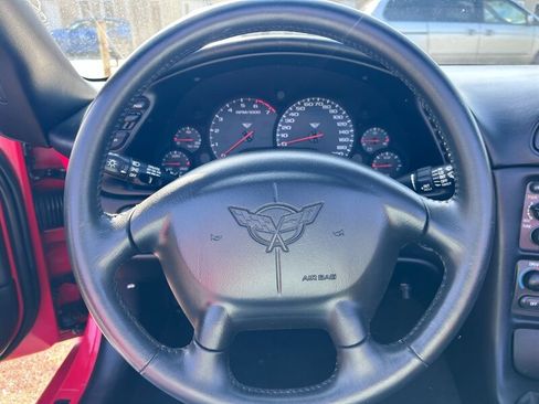 Used 2004 Chevrolet Corvette Convertible w/ Preferred Equipment Group RWD image 26
