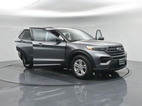 Used 2023 Ford Explorer XLT image 37