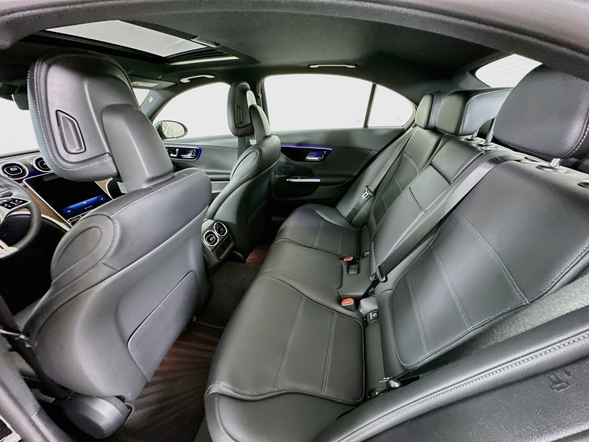 Used 2025 Mercedes-Benz C 300 Sedan image 26