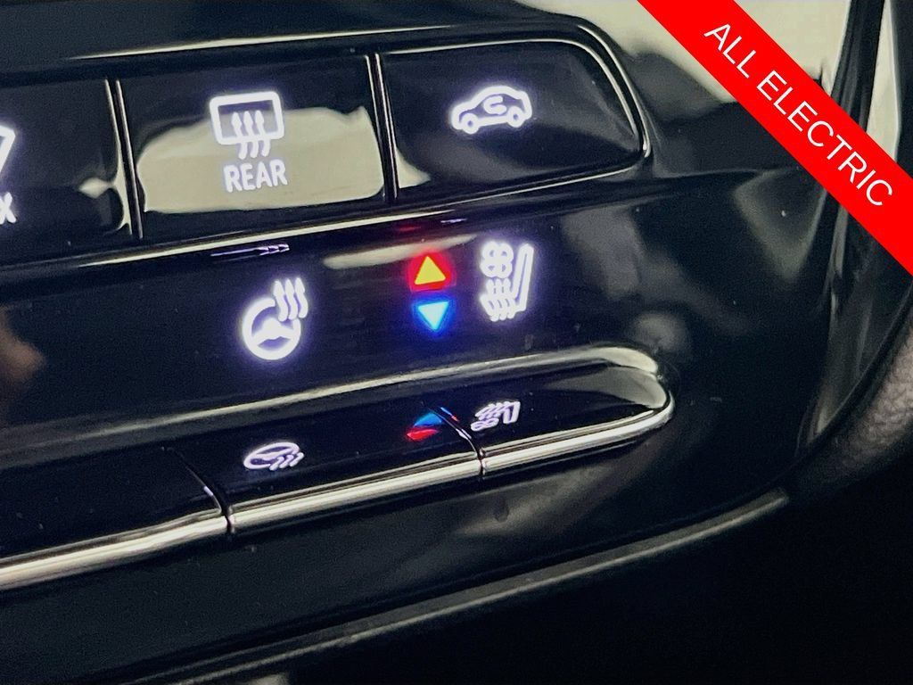 Used 2023 Chevrolet Bolt EUV Premier w/ Sun & Sound Package FWD image 21