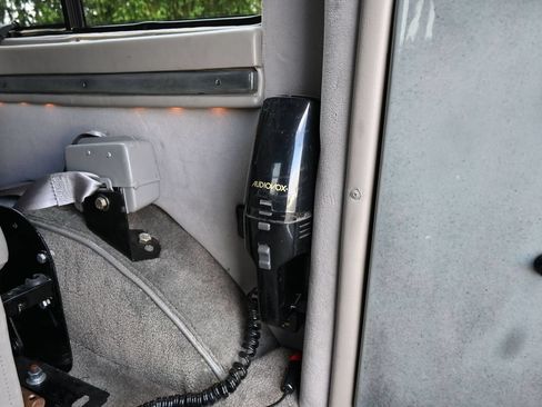 Used 2006 Ford E-150 and Econoline 150 RWD image 10