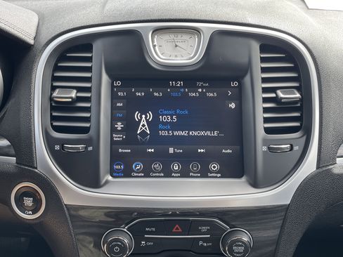 Used 2022 Chrysler 300 Touring L image 27