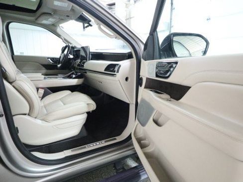 Used 2019 Lincoln Navigator L Reserve AWD/4WD image 10