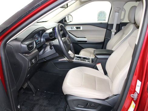 Used 2023 Ford Explorer Limited image 22