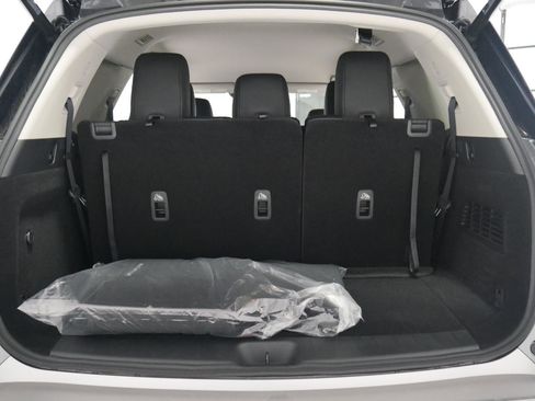 New 2025 Nissan Pathfinder SL image 25