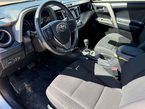 Used 2018 Toyota RAV4 XLE image 2