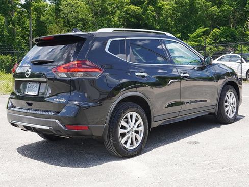 Used 2018 Nissan Rogue SV w/ Premium Package AWD/4WD image 9