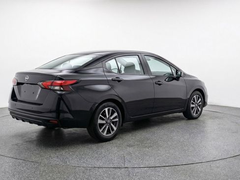 Used 2025 Nissan Versa SV image 9