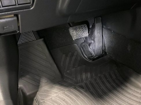 Used 2025 Toyota Prius XLE image 38