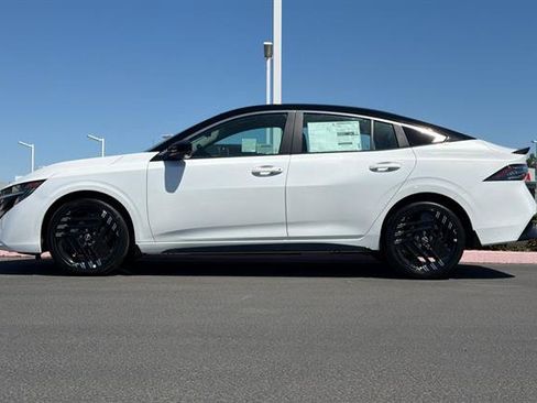 New 2027 Nissan Sentra SR w/ Floor Mat Package FWD image 7