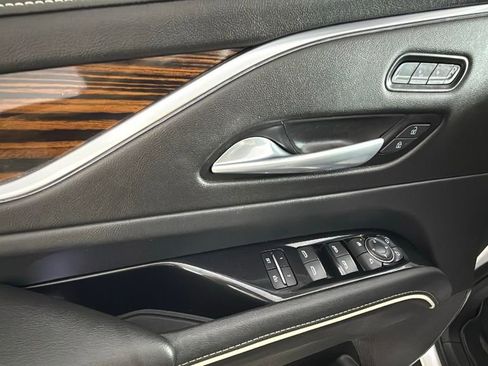 Used 2022 Cadillac Escalade Luxury image 28