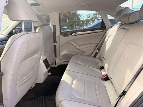 Used 2016 Volkswagen Passat 1.8T SE w/ Lighting Package (P06) image 10