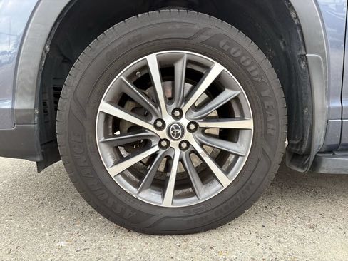 Used 2018 Toyota Highlander XLE FWD image 9