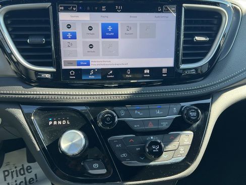 New 2026 Chrysler Pacifica Select AWD/4WD image 21