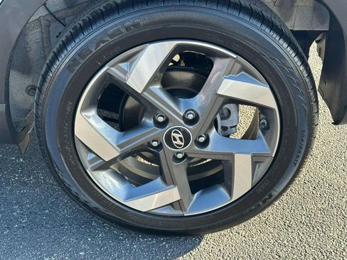 Used 2024 Hyundai Venue SEL image 7