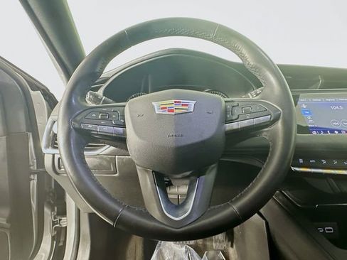 Used 2021 Cadillac XT4 Premium Luxury image 13