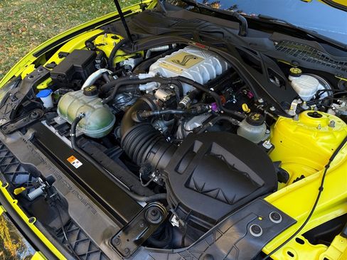 Used 2021 Ford Mustang Shelby GT500 w/ Carbon Fiber Track Pack image 76