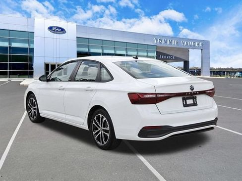 Used 2025 Volkswagen Jetta Sport FWD image 2