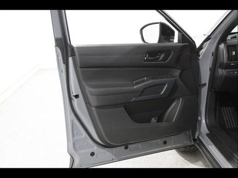Used 2025 Nissan Pathfinder Rock Creek AWD/4WD image 4
