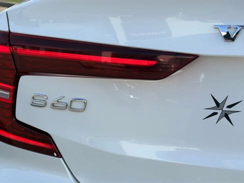 Used 2020 Volvo S60 T6 Momentum image 9