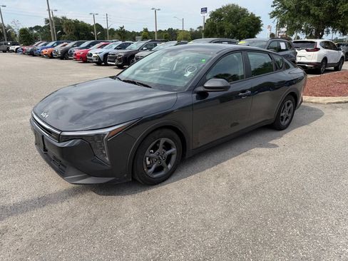 Used 2025 Kia K4 FWD image 11