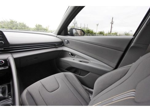 Certified 2025 Hyundai Elantra Sport image 11