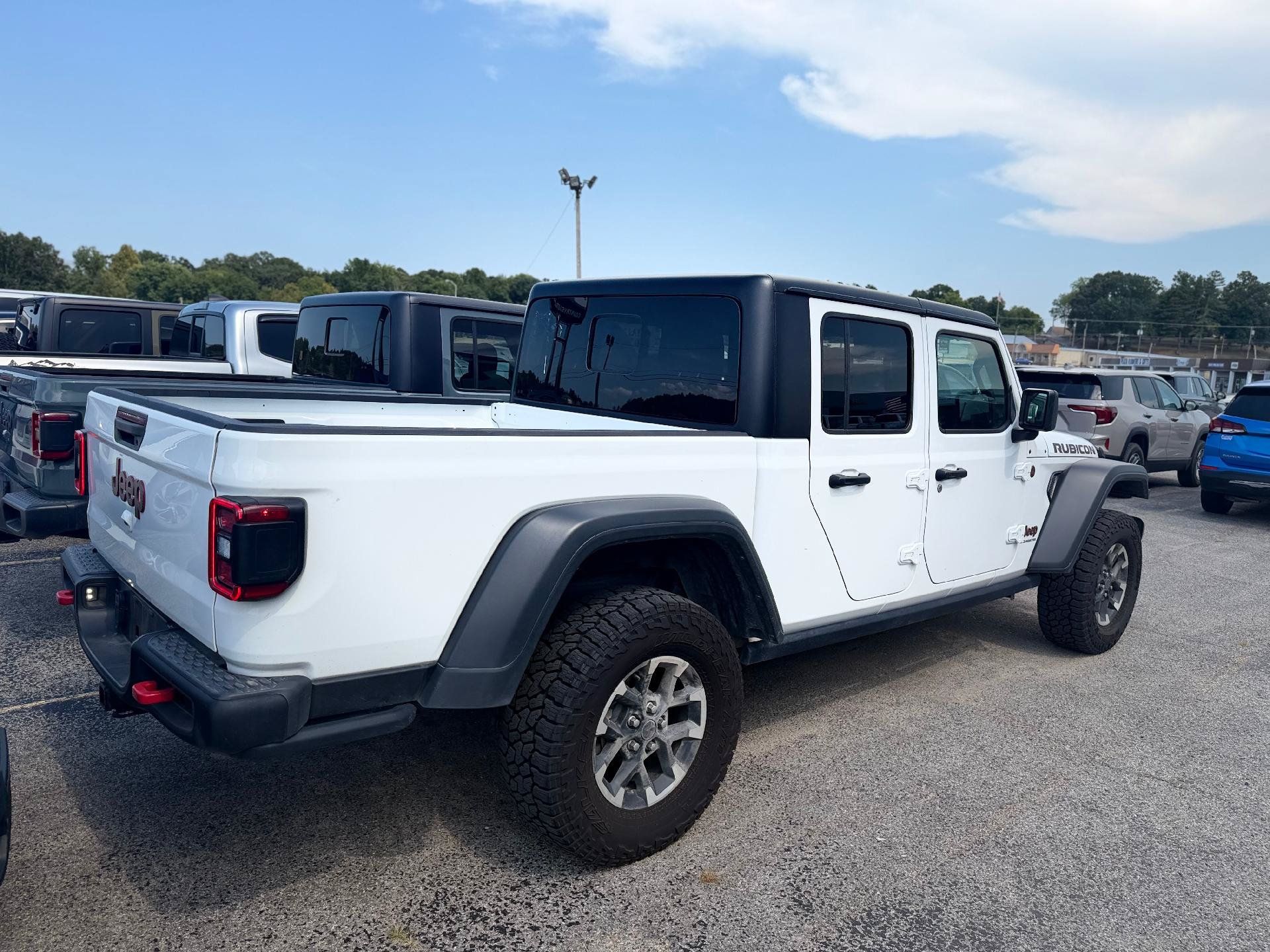 Used 2026 Jeep Gladiator Rubicon AWD/4WD image 3