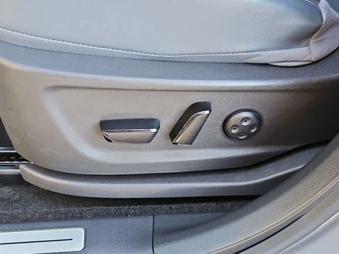 Used 2023 Nissan Ariya image 17