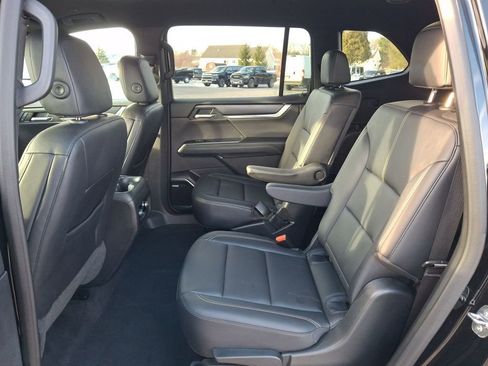 Used 2024 GMC Acadia Elevation image 11