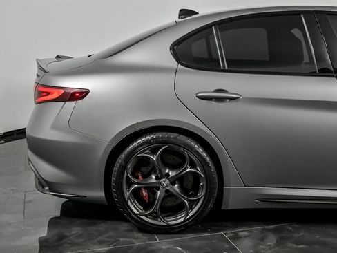 Used 2019 Alfa Romeo Giulia Quadrifoglio RWD image 11