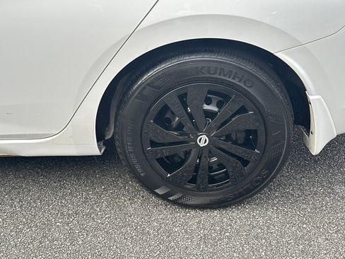 Used 2024 Nissan Versa S w/ Trunk Package image 17