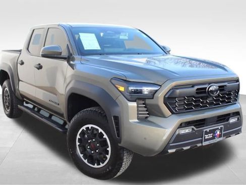 Used 2025 Toyota Tacoma TRD Off-Road w/ TRD Off Road Upgrade Package image 3