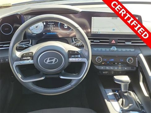 Certified 2025 Hyundai Elantra SEL image 4