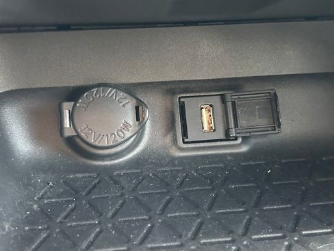 Used 2020 Toyota RAV4 XLE image 26