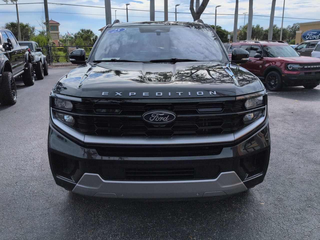 Certified 2025 Ford Expedition Platinum w/ Platinum Ultimate Package AWD/4WD image 9