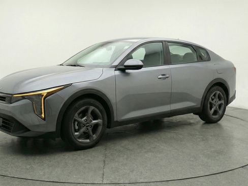 Used 2025 Kia K4 LXS image 3