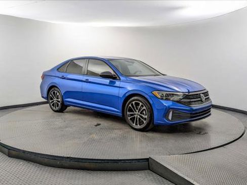 Used 2024 Volkswagen Jetta Sport image 11