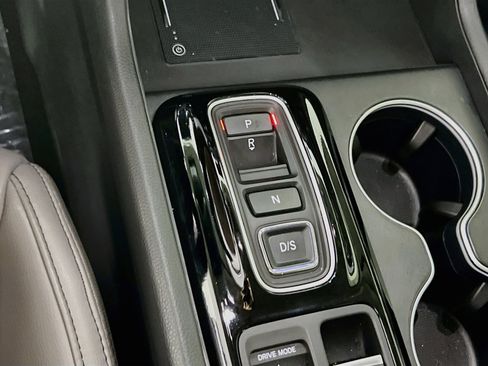 Used 2025 Honda Pilot Touring image 16
