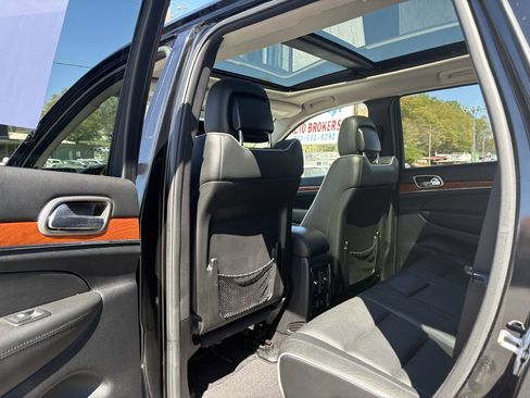 Used 2013 Jeep Grand Cherokee Overland w/ Trailer Tow Group IV image 14